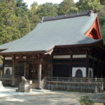 最福寺｜春には桜の美しい八鶴湖を見渡せる永代供養墓の写真1