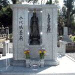 最福寺｜春には桜の美しい八鶴湖を見渡せる永代供養墓の写真2